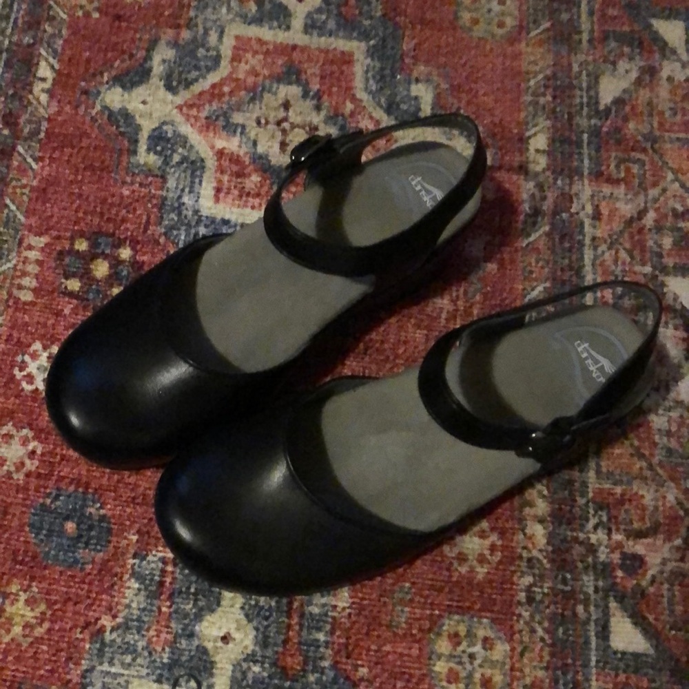 Black Dansko Mary Janes (like-new)